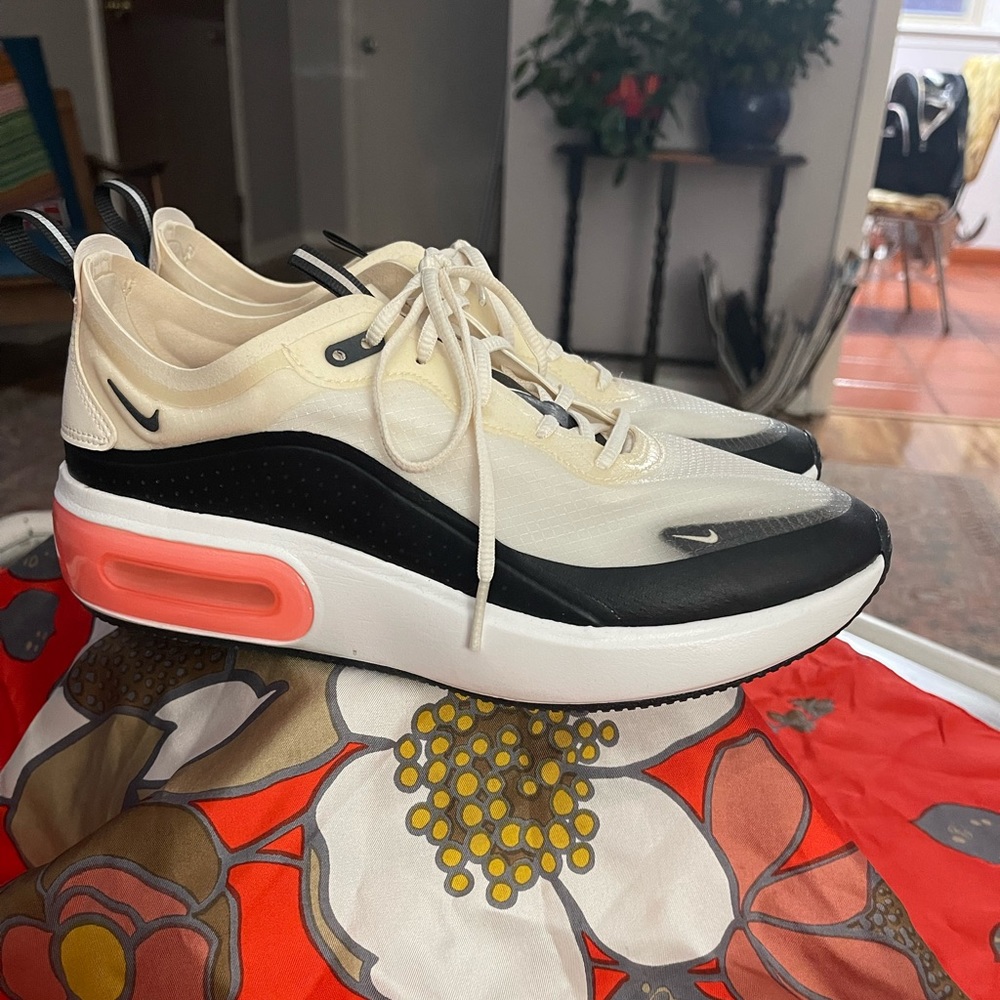 Nike Airmax 8.5 LIKE NEW!
